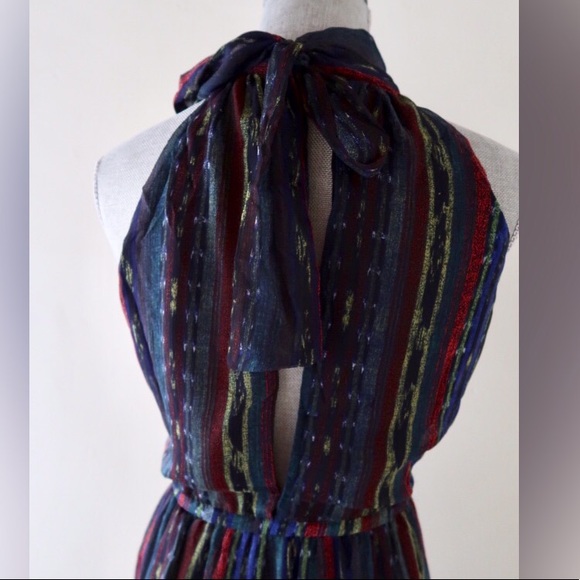 GWEN- Gorgeous Keyhole Halter Maxi Dress - Picture 4 of 6